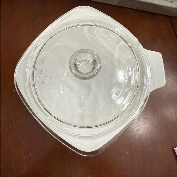 Corning Ware Cornflower Spouted Measuring
Sauce Bowl 1 qt with Lid - Picture 5 of 9